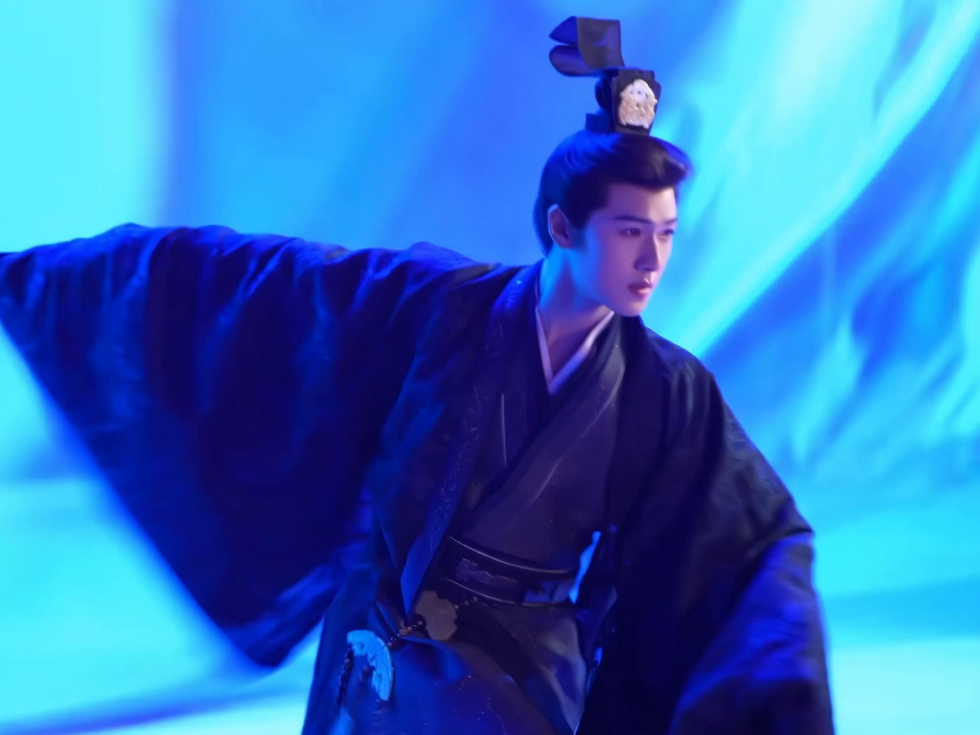 行云流水的舞剑李昀锐宇文良时舞剑镜头