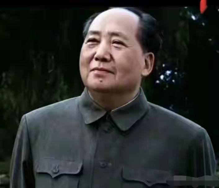 李银桥陪毛主席去逛白云山庙，老和尚见到他后，说：你不要游黄河。

那是1947年