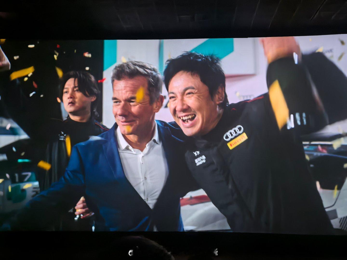 看完飞驰人生 3，完全值回票价飞驰人生3 孤立的看，这次比赛画面太多了，后半段我