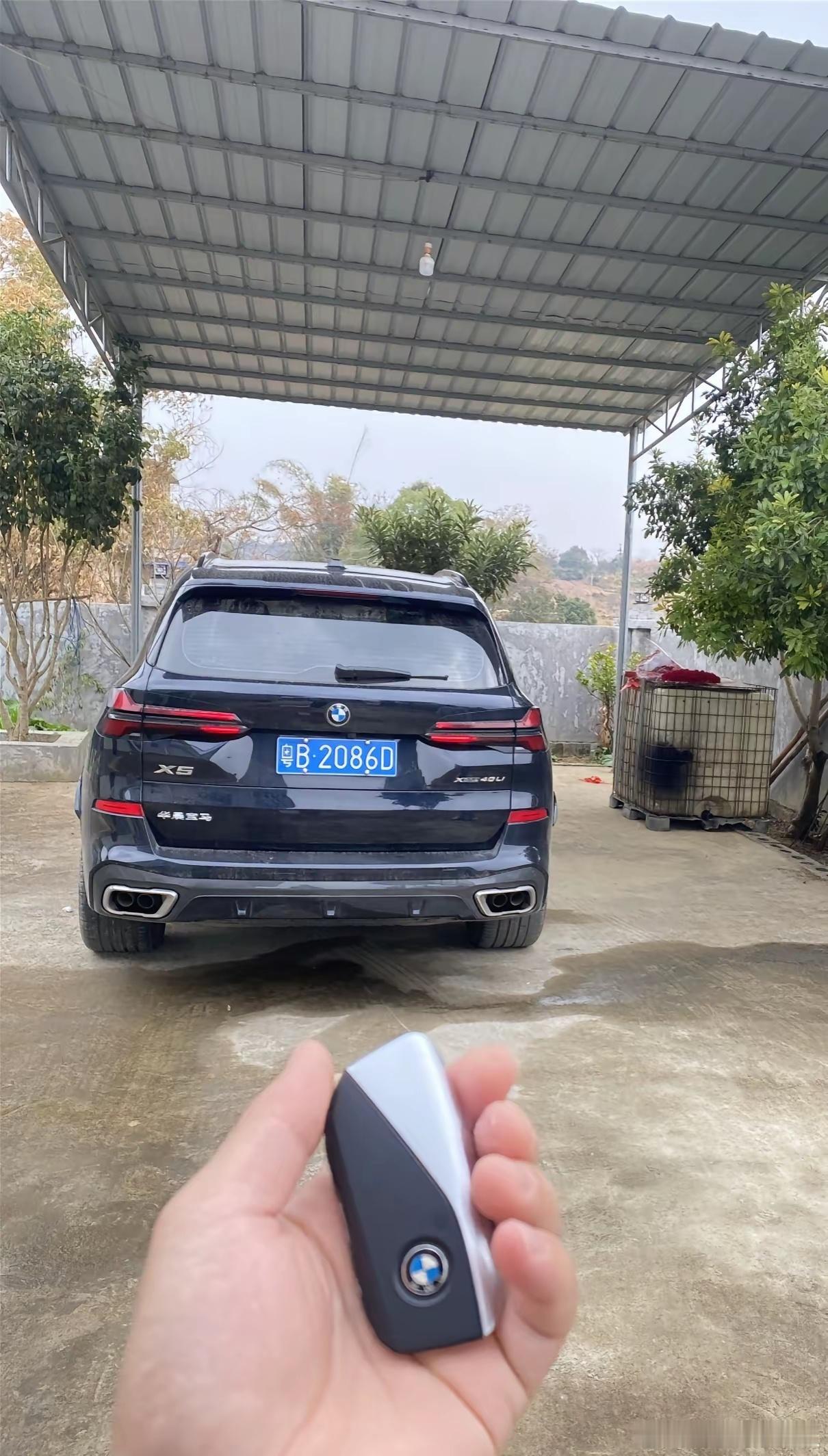 一辆宝马X5落地八十来万，在国内做点啥生意能稳稳拿下？年赚多少才能开得毫无压力？