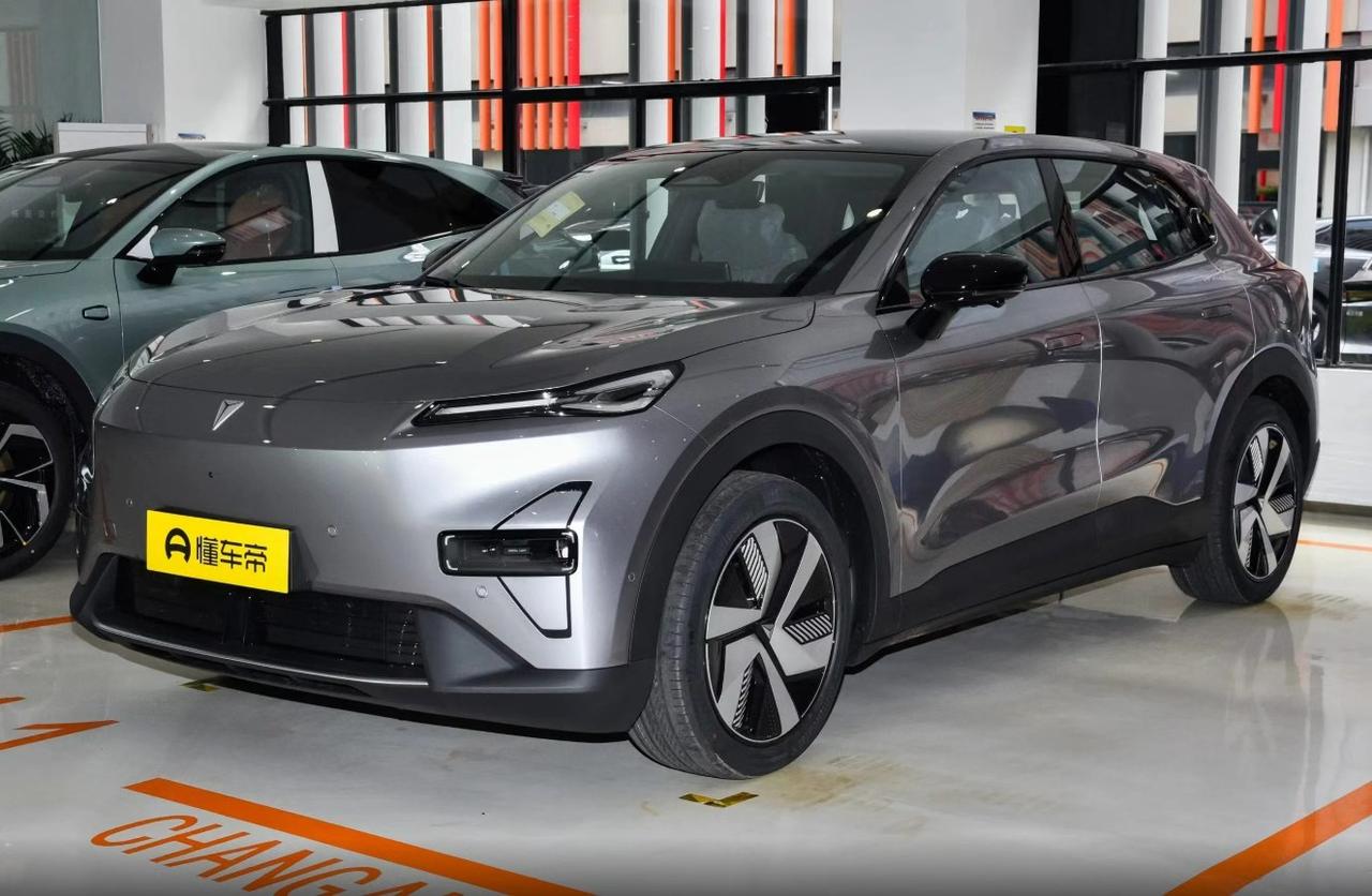 “10万出头能拿下一台准新的二手深蓝S05，值不值？”说实话，这个问题我得拆开聊