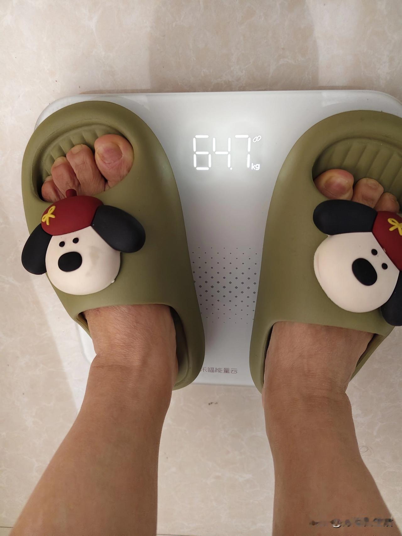 去探望一位老大姐，结果扑了个空，午饭又只能吃冰箱里的陈货。
今天一觉睡到自然醒，