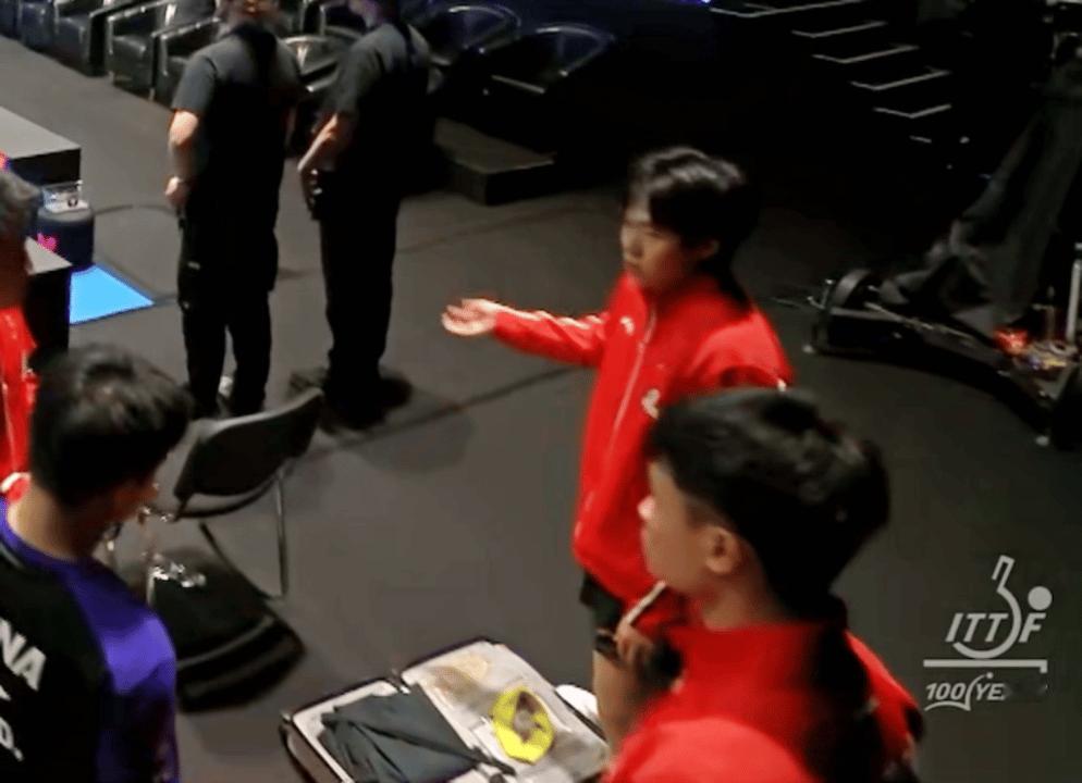 给小王指多加个鸡腿！！ 