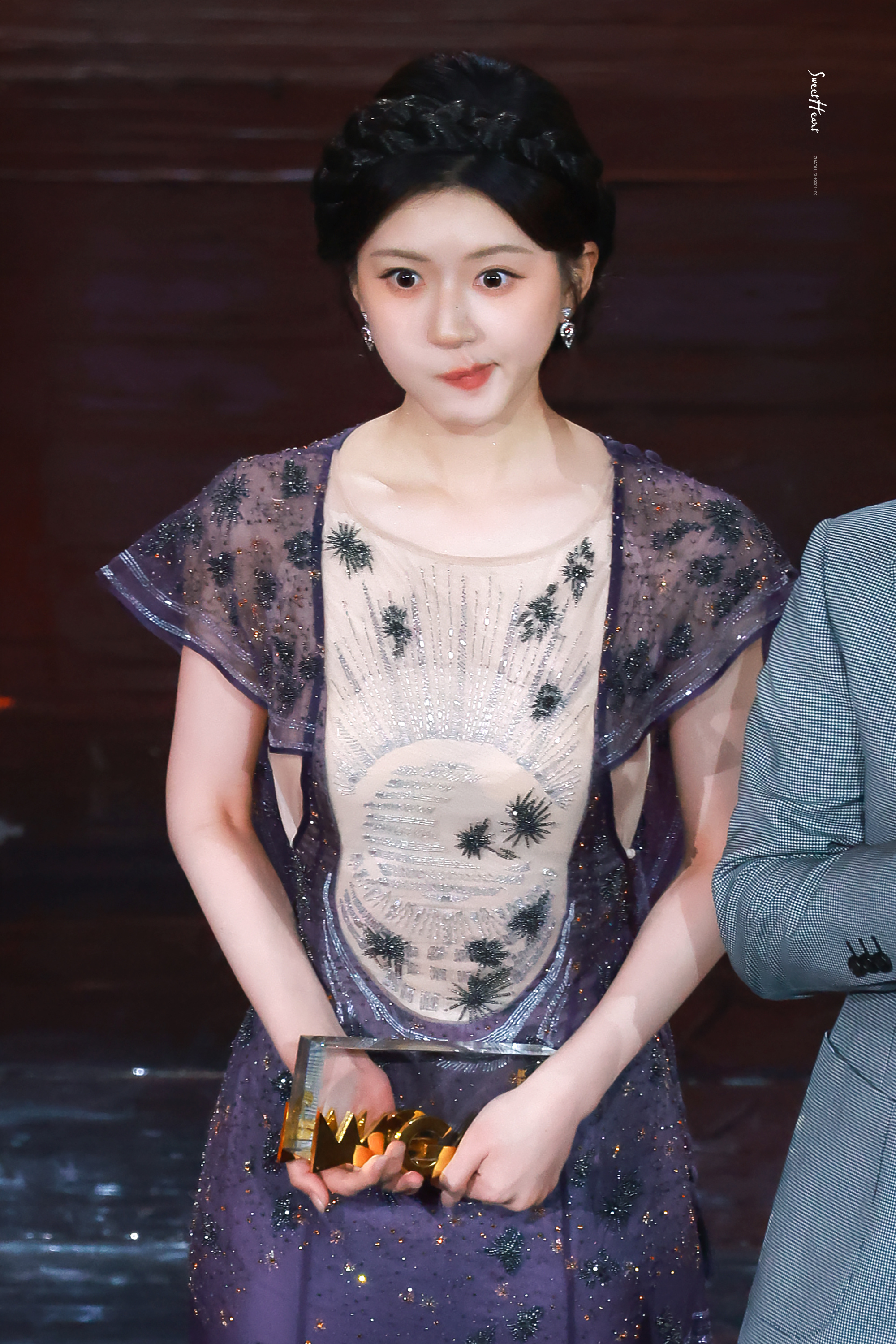 #赵露思 快乐小狗# [兔子]#赵露思 油画少女#恭喜年度表现力演员——赵露思​