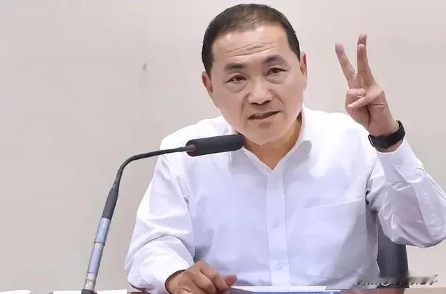 侯友宜在新北大本营造势中给同在新北的赖清德戴上三顶“绿帽子”！
      赖清