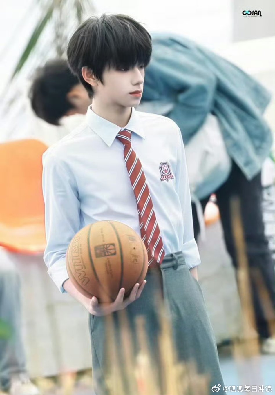 王橹杰、张桂源《我们的少年时代2》打篮球路透，来看🏀帅哥！ 