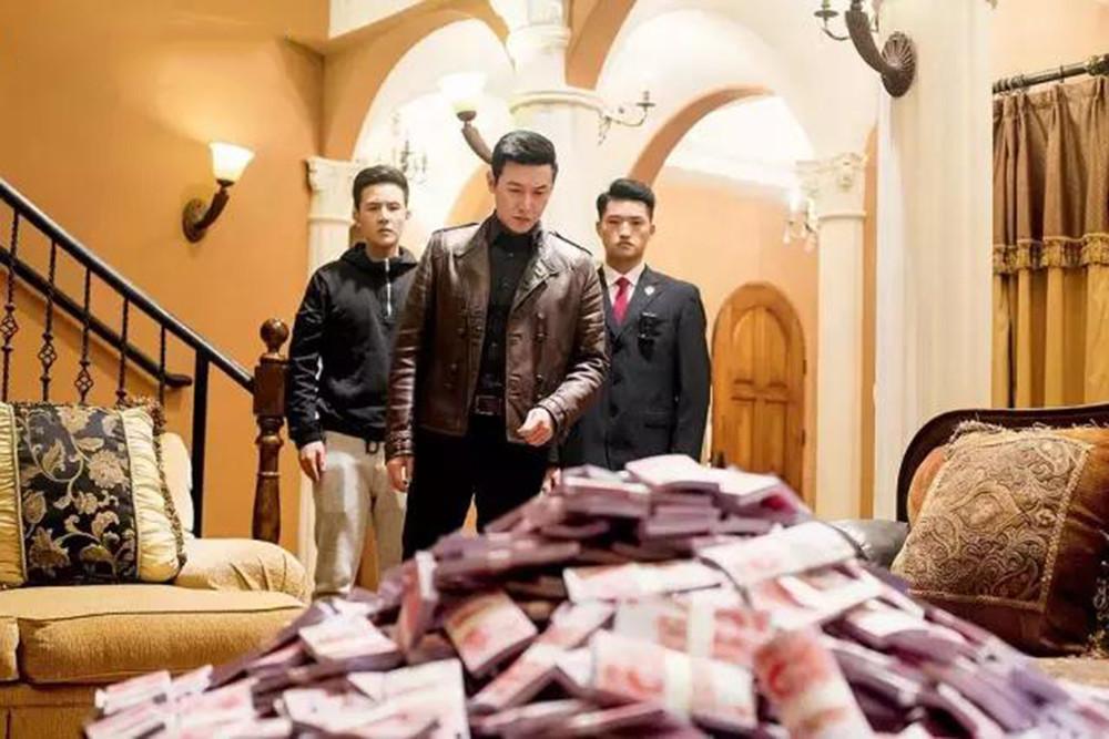 对于贪官腐败分子，应采用怎样的法律框架呢？
有人提议，依据贪污数额范围，明确判定