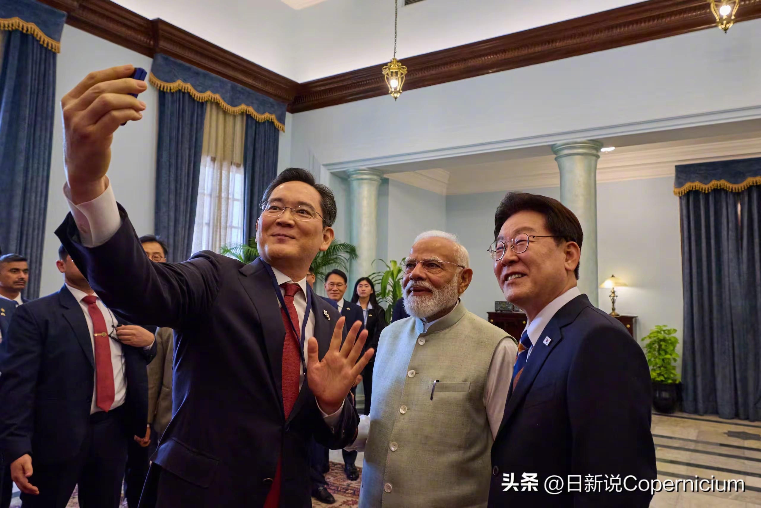 李在镕在印度与莫迪李在明自拍因为美国打伊朗，印度都从第四大经济体变成第六大经济体