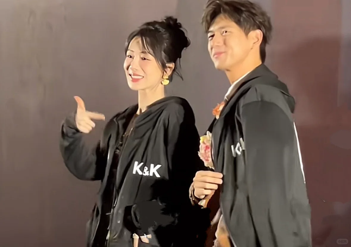 杨紫李现穿了KK战服