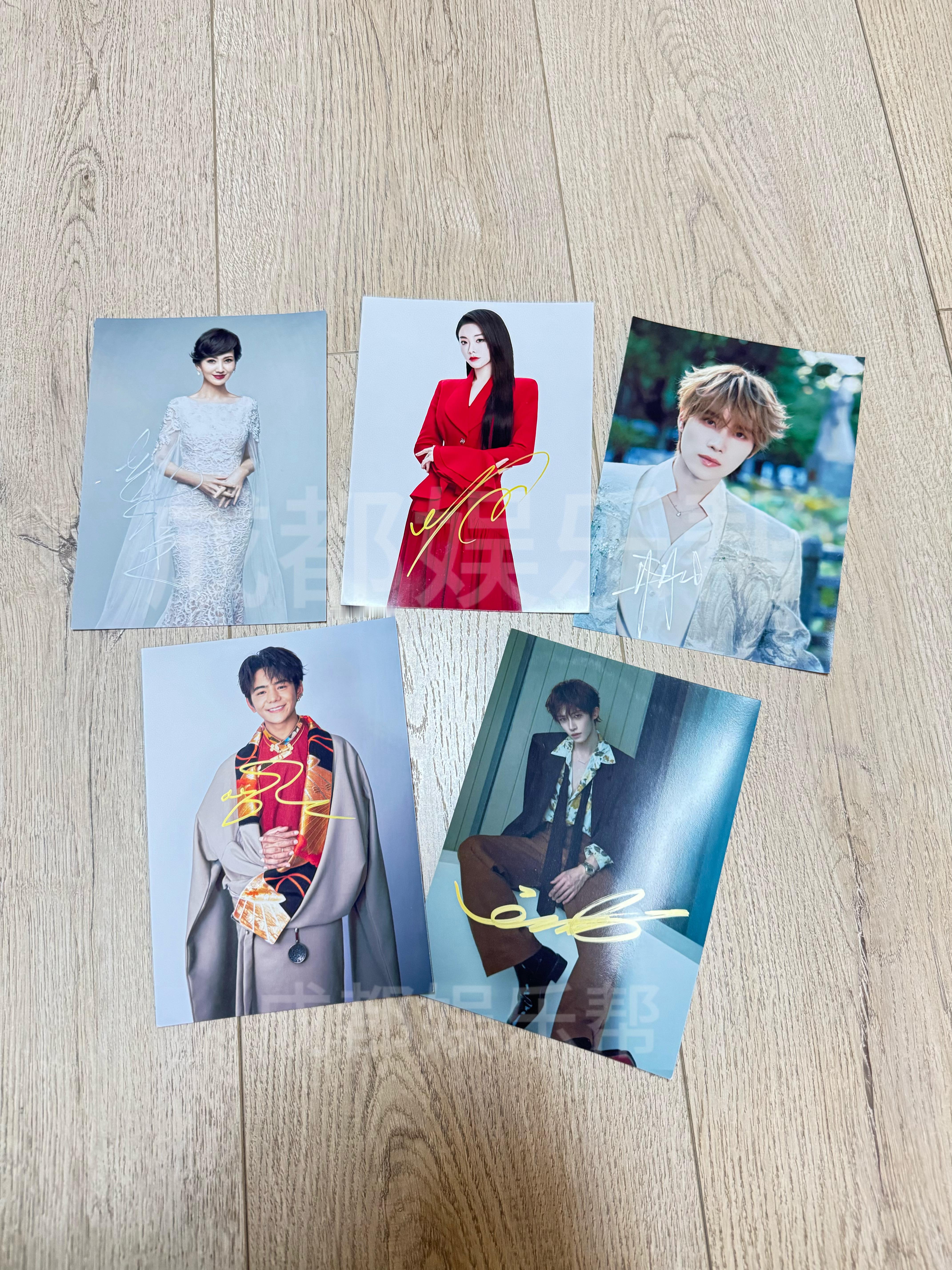 新到签名物料！赵雅芝｜刘宇｜丁真珍珠｜喻言｜井胧…年底娱乐帮粉丝嘉年华见成都娱乐