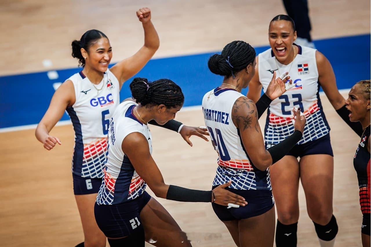 【国家女排联赛多米尼加让二追三 3-2大逆转塞尔维亚】2025世界女排联赛国家排