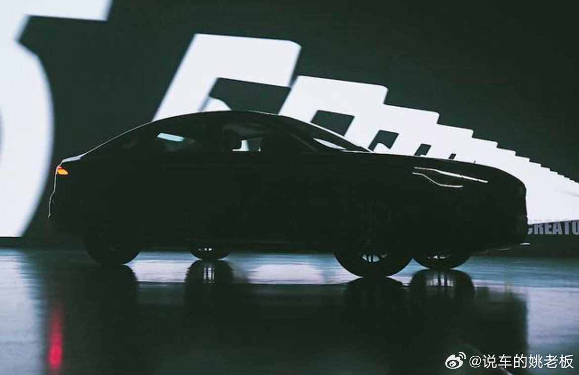 兄弟们！第5代帝豪快来了。吉利最近也放出了预告图，整体造型感觉战斗了很多！使用的