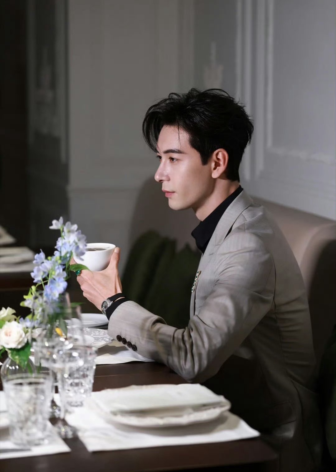 陈星旭回应好久没吃碳水陈星旭 这碳水可太好了 前一秒还在被晚宴中嘴塞的满满的画面