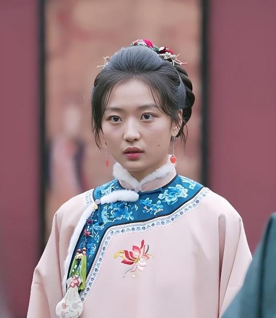 孙千出生在哈尔滨，爸妈分开后，她一直跟着妈妈生活，妈妈开了一家艾灸馆，家里虽然条