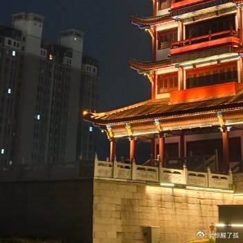 不管什么样的打击和失败降临，一个真正坚强的人都能够从容应对，做到临危不乱。当暴风