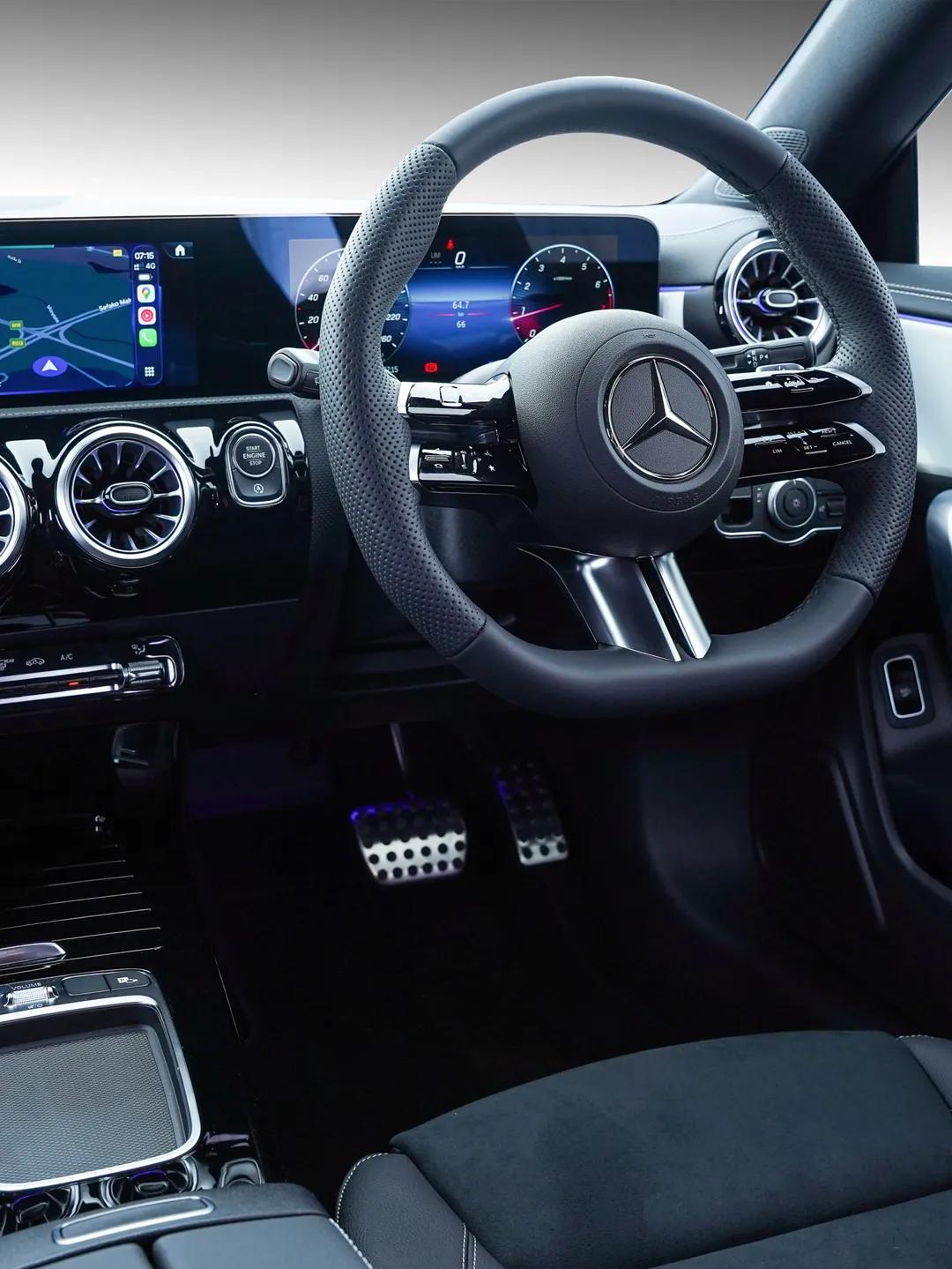 梅赛德斯-奔驰在南非推出了2026款奔驰CLA暗夜特别版C118，采用MANUF