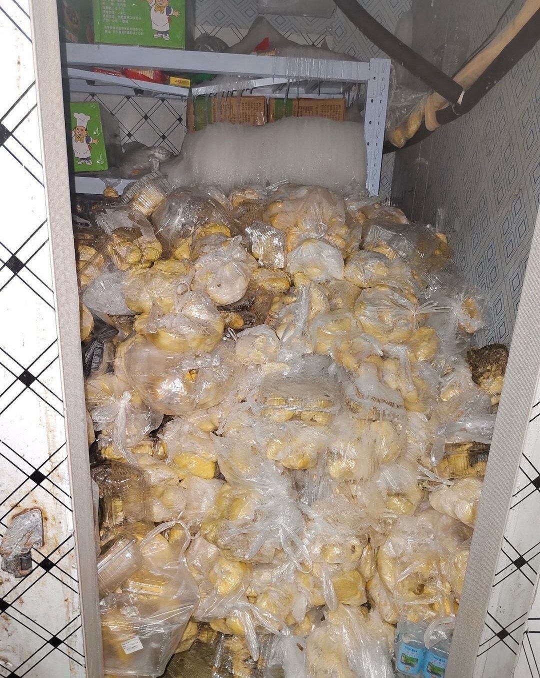 看到这一幕 再也不想吃榴莲了 