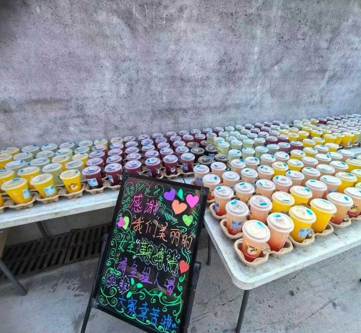 哇 婧祎请万花世界剧组喝下午茶 