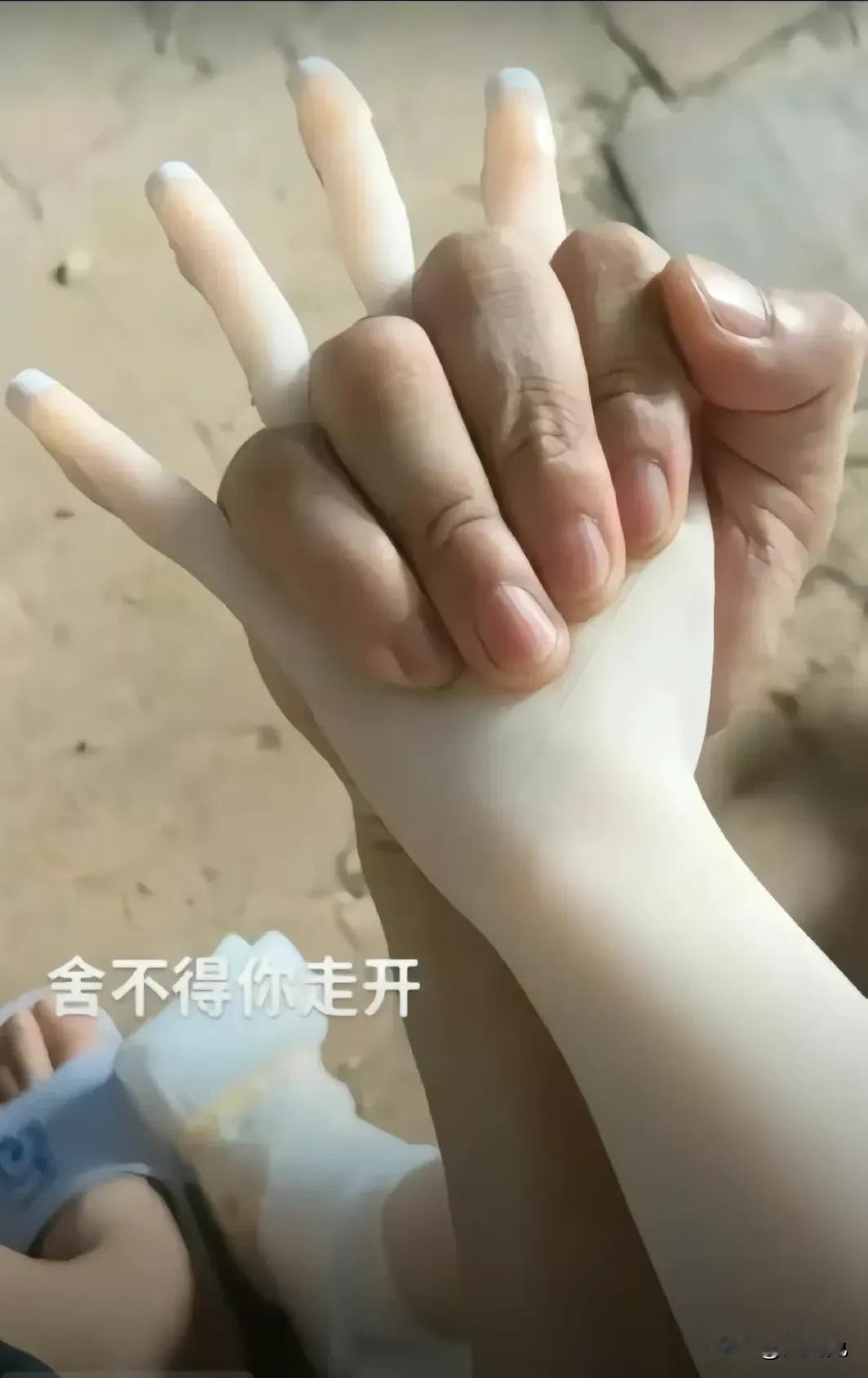 这年代，谁还没个女朋[大金牙]