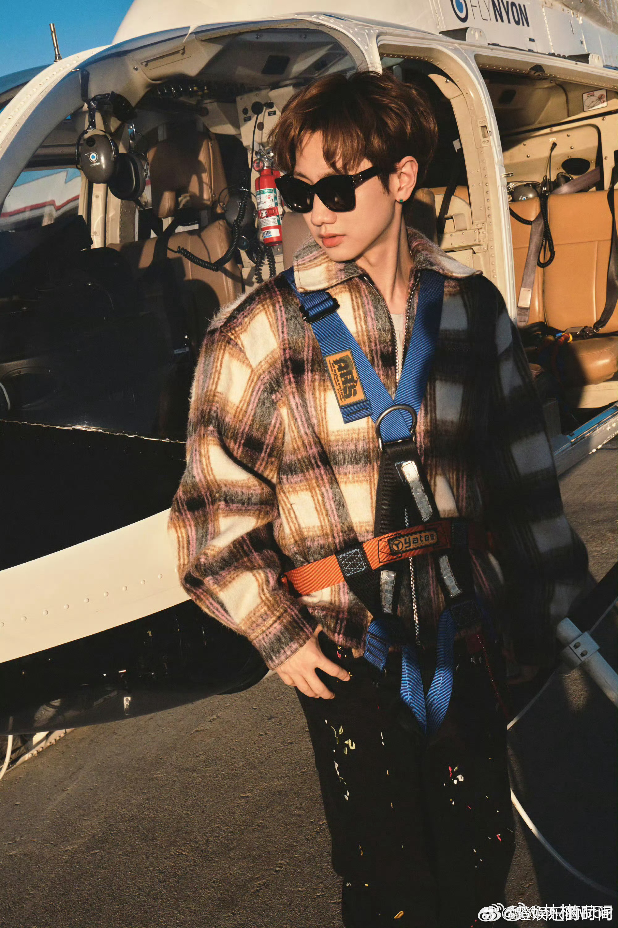 汪苏泷你怎么把人素龙顺走了汪苏泷也太调皮了，居然把素龙顺走，这波小操作既搞笑又圈