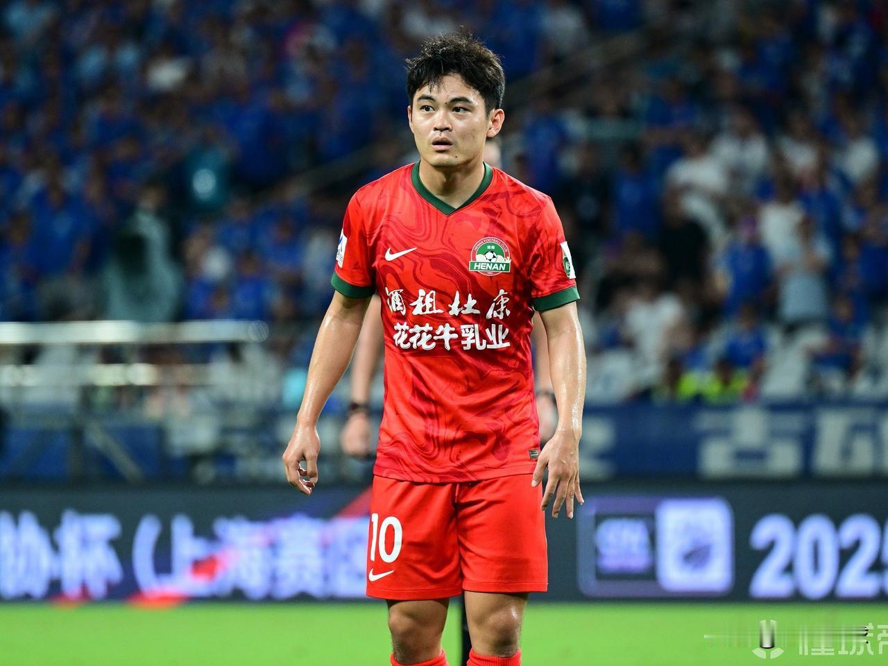 中超绯闻转会---黄紫昌…目前效力于河南队的黄紫昌引起了云南玉昆的注意，本赛季尤