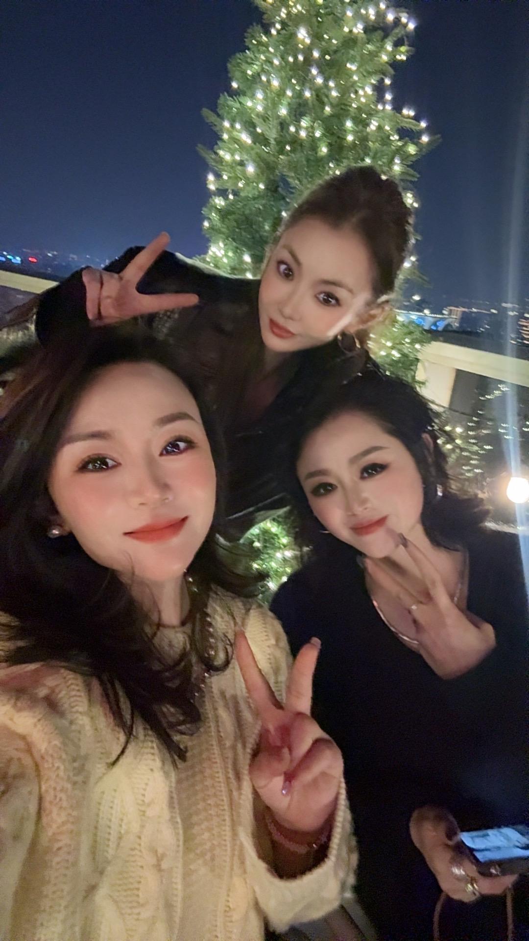 失散20年的姐妹重聚，同频的人 不管多久没见，依然聊不完的话😎