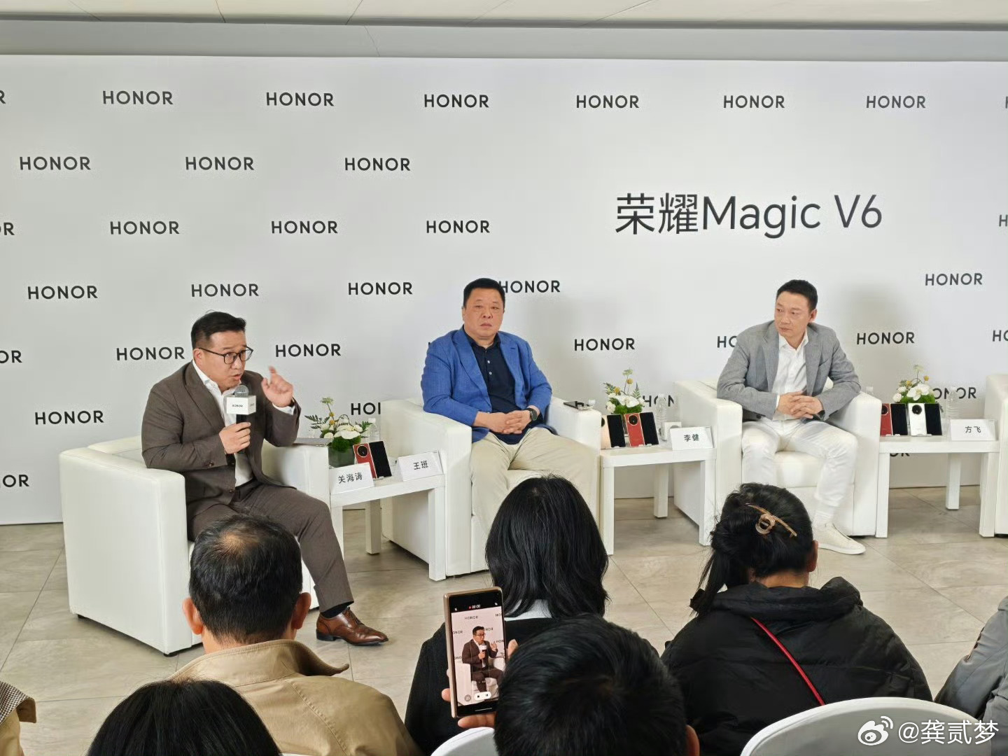 在内存价格暴涨的今天，荣耀magic v6 这个价格是不是等于降价了 