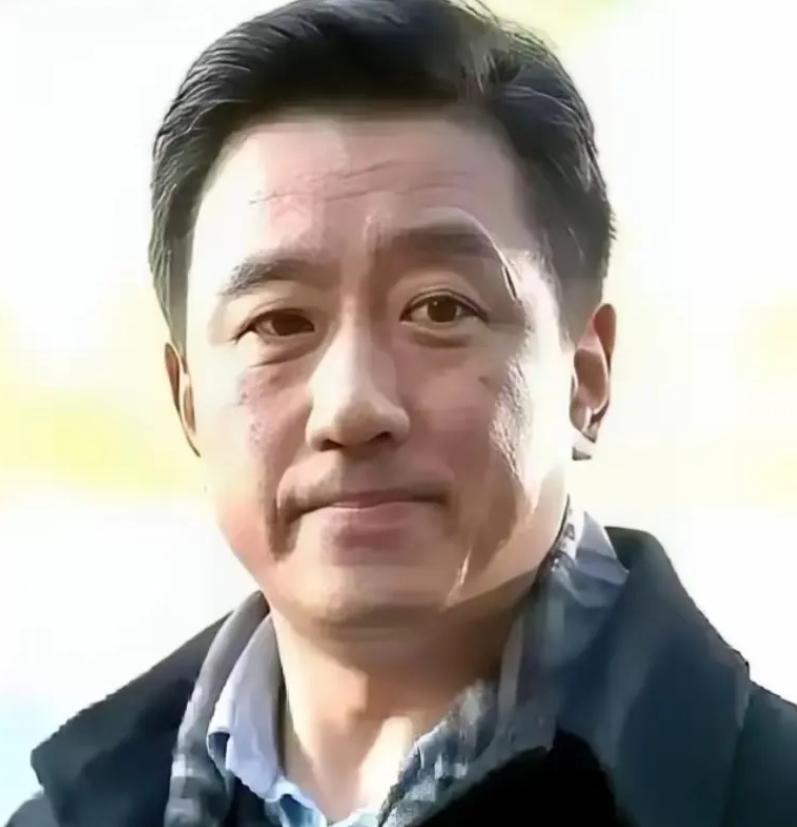 一个演员，戏拍了七成，突然要求片酬翻倍，不给就罢演。导演二话不说，把已经拍好的几