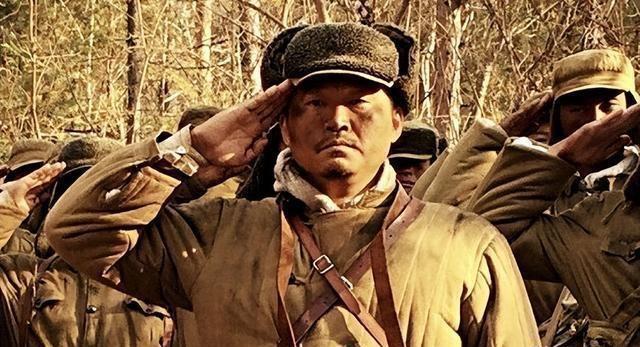 1950年11月18日，朝鲜战场上，康庆禄壮烈牺牲了，当美军欢呼着向他围过来时，