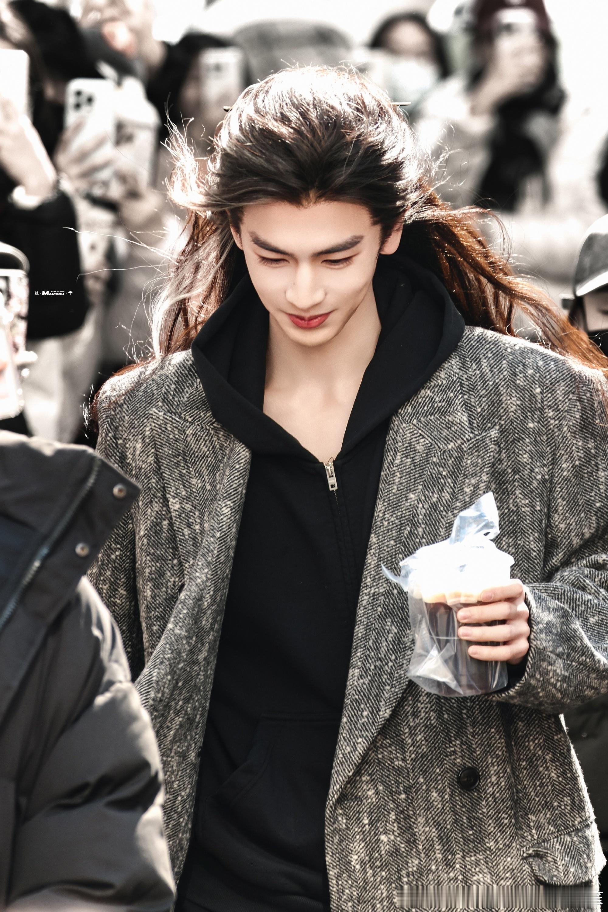 不知道真假的🍉，不如期待张凌赫的待播剧，《这一秒过火》，《逐玉》，《归鸾》。张