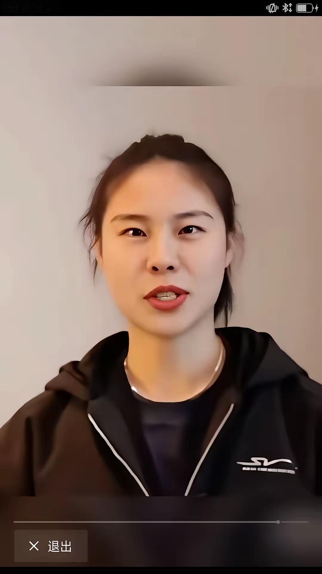 【中国女篮名将王思雨接受媒体采访时吐露心声，直言到:叔叔阿姨你们好，我去澳大利亚