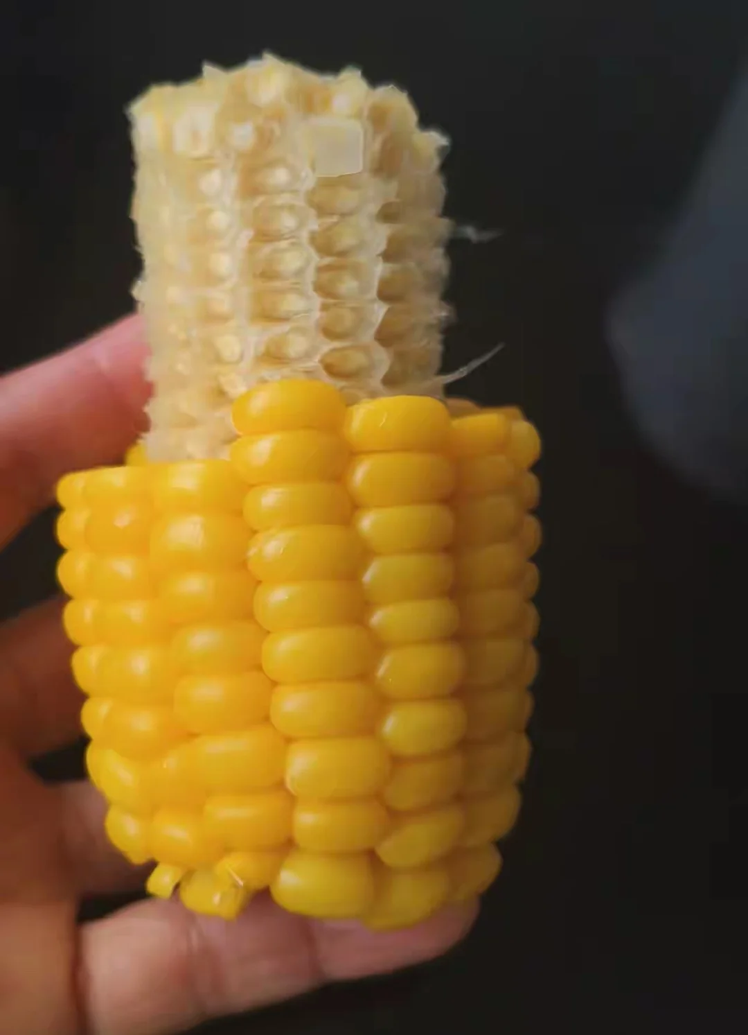 一个身心分离的人，最大的代价是无法亲密。 身心分离，指的是感受和意识分...