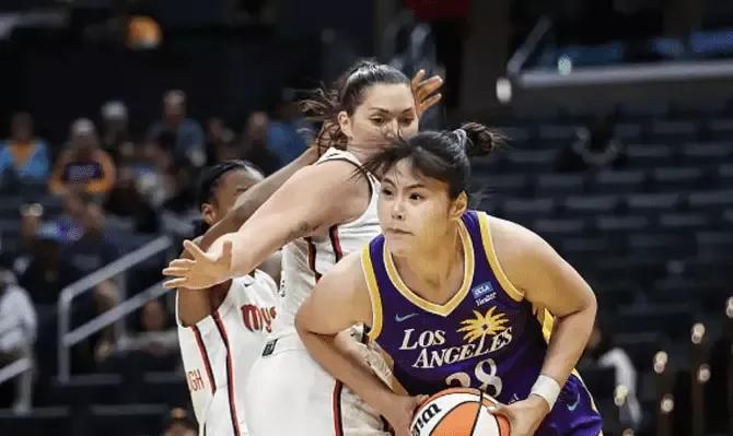 女篮明星李月汝在WNBA遇挫，吐槽东家给上场时间太少。
1：她在奥运会上表现出色