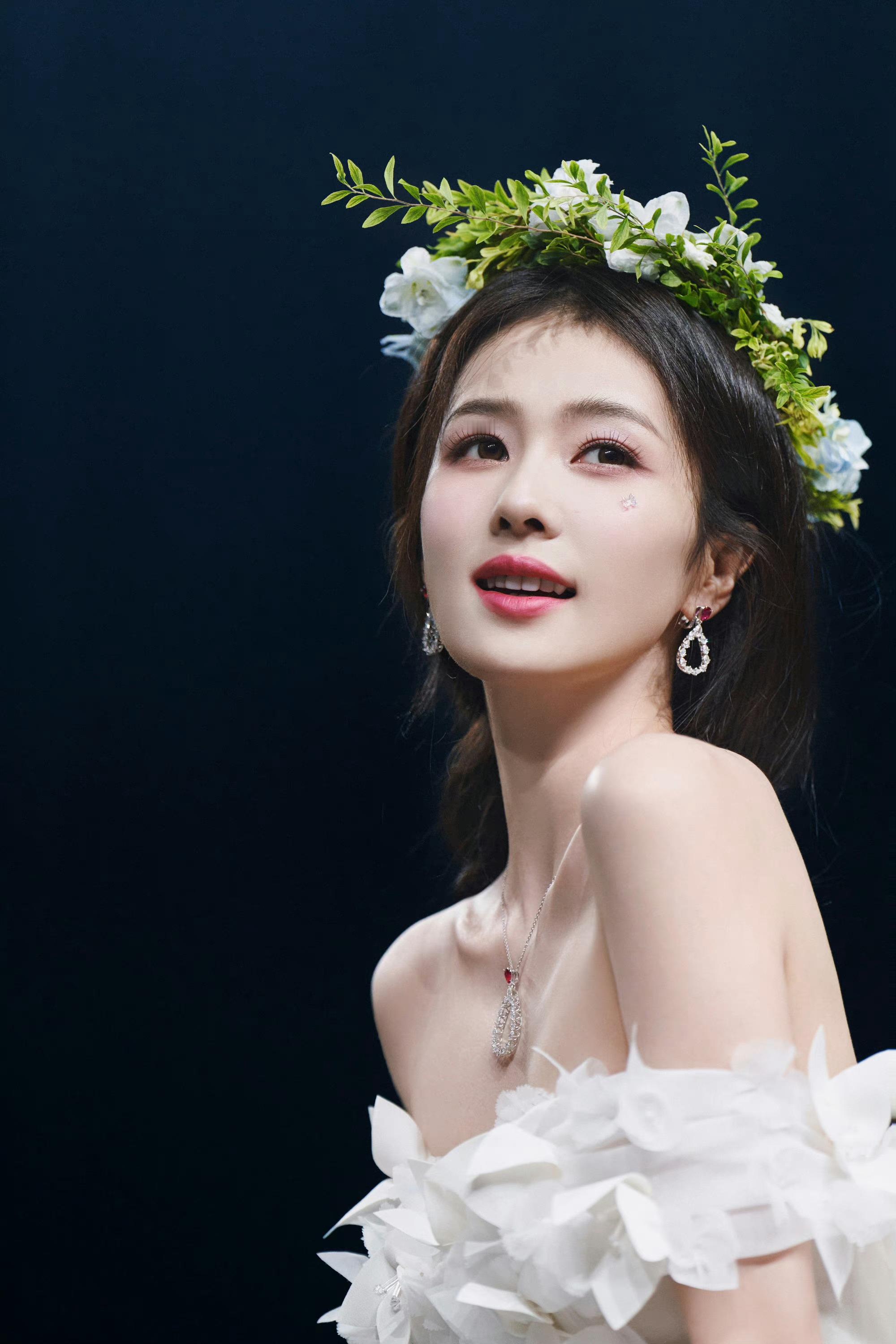 #鲨宝明星精美图片[超话]#  🦋#鲨宝图集库# 🩵#白鹿# 🩵💜#杨紫