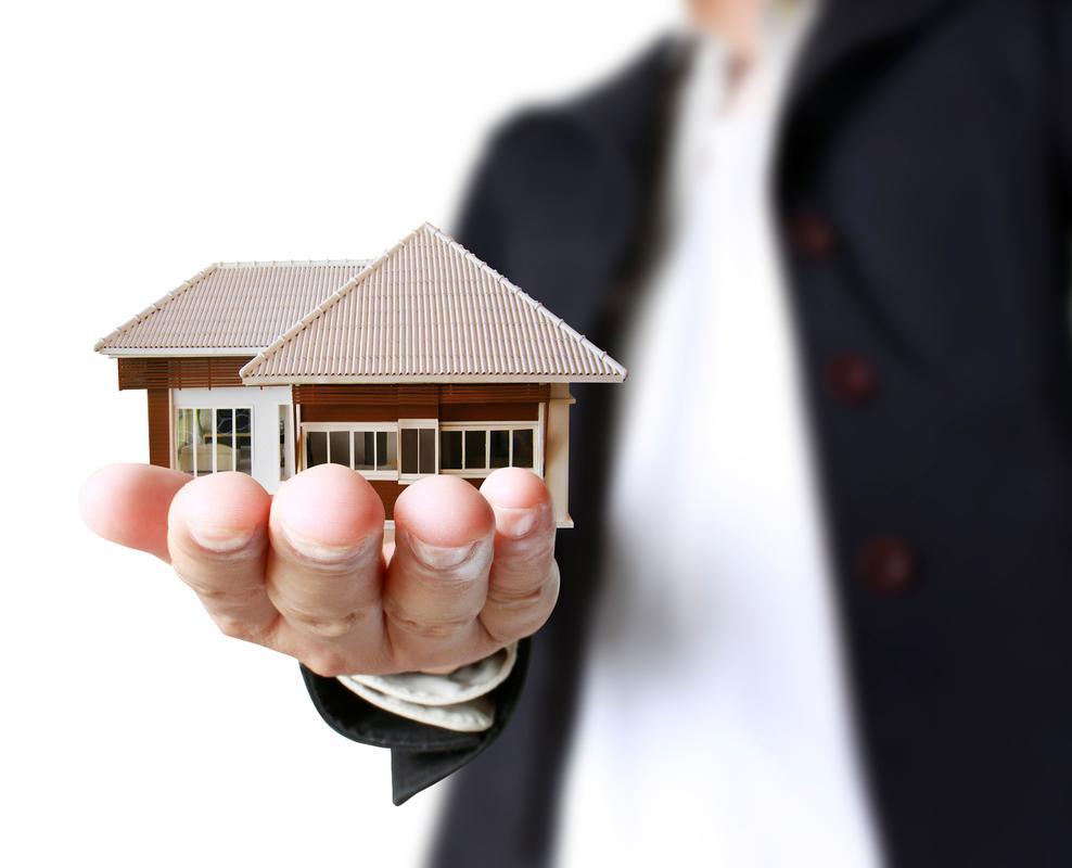 现在房价降的挺快，但对我们这些10年以前就把该买的房子买好的人来说没啥影响。不得