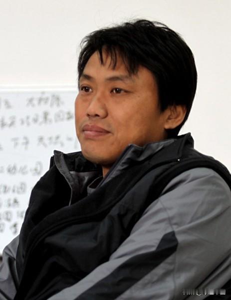 国安“妞子”刘建军：从点球噩梦到青训教父的救赎之路

1995年足协杯半决赛的点