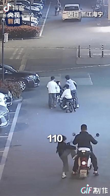 “火上央视了！”浙江海宁，一4岁男孩和家人走散了，一个人在路上哭个不停，幸运的是