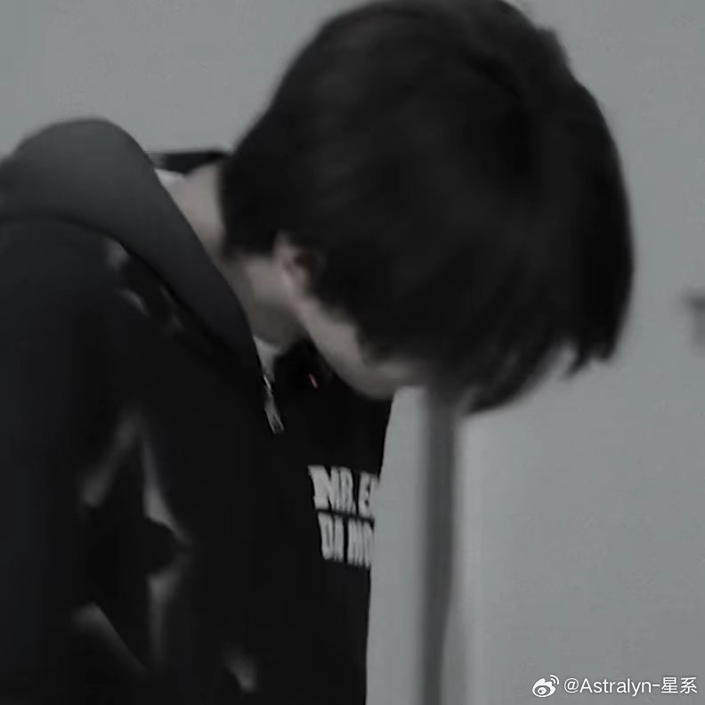 左奇函 🦔左奇函 秀感雷达 🦔左奇函 一起做勇敢的人“兜兜转转的重逢是场浪漫