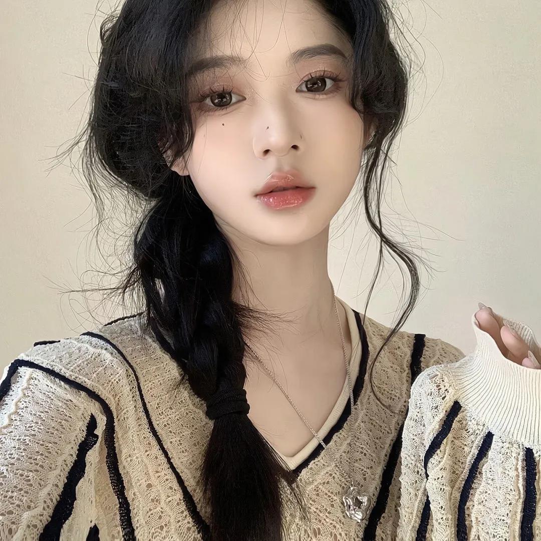 一段婚外情不幸的根源：过度索取情绪价值。
能在婚外有情人的男人，都是在婚姻里得不