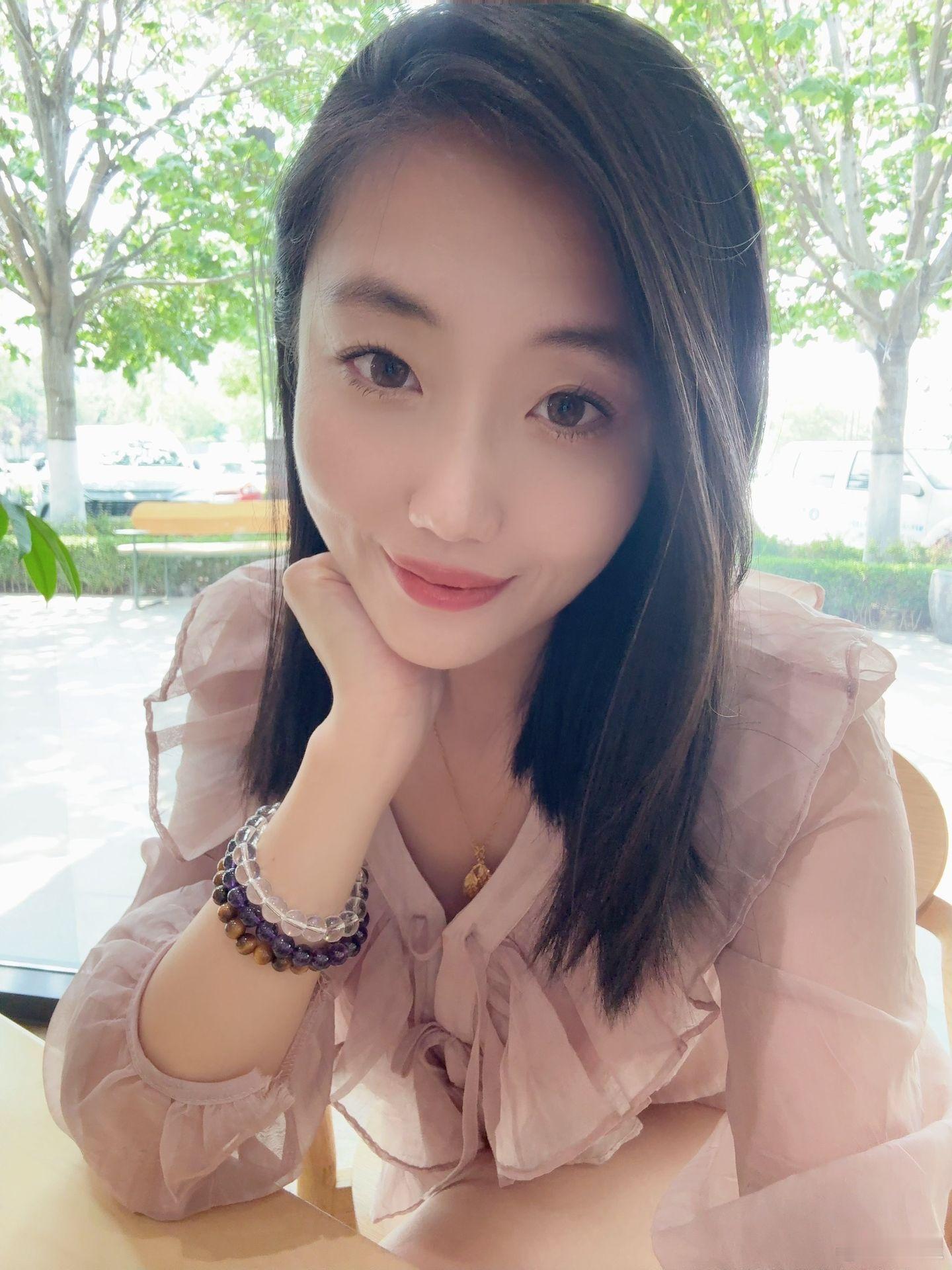 齐彤彤 💐 主持人的快乐浪漫碎片 ​​​