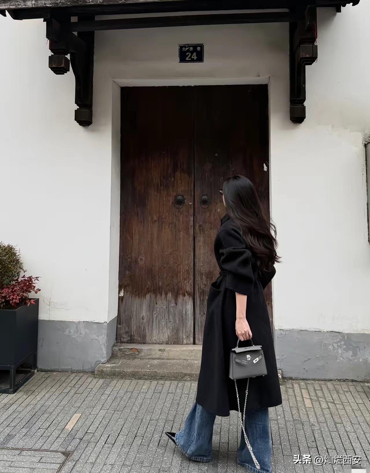 先把自己养好，
再谈与谁同行。

一定要好好的建设自己，
先成为，
自己的山。