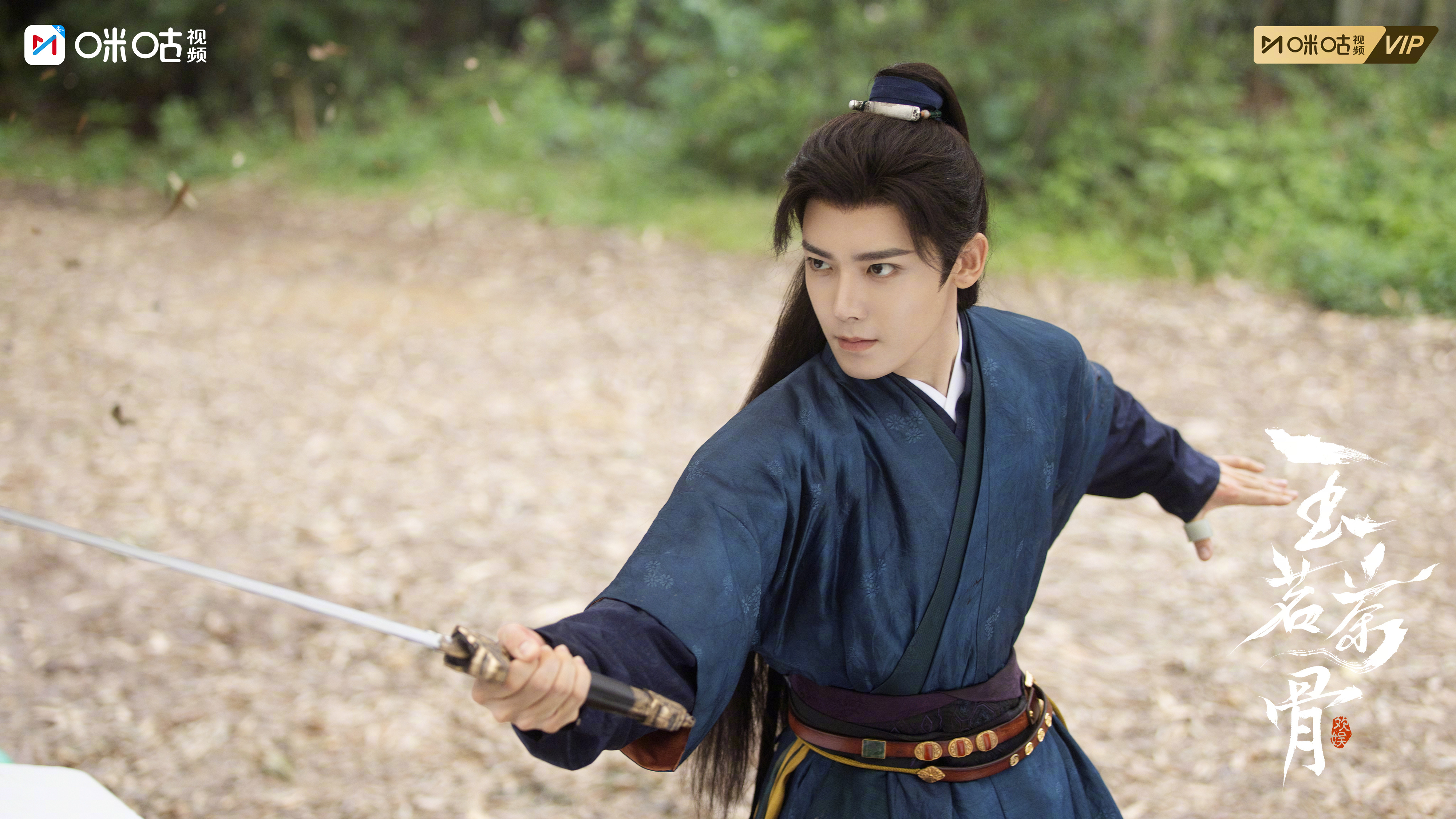 #侯明昊玉茗茶骨持剑氛围感##侯明昊新剧高马尾造型#这高马尾一扎，持剑的气场直接