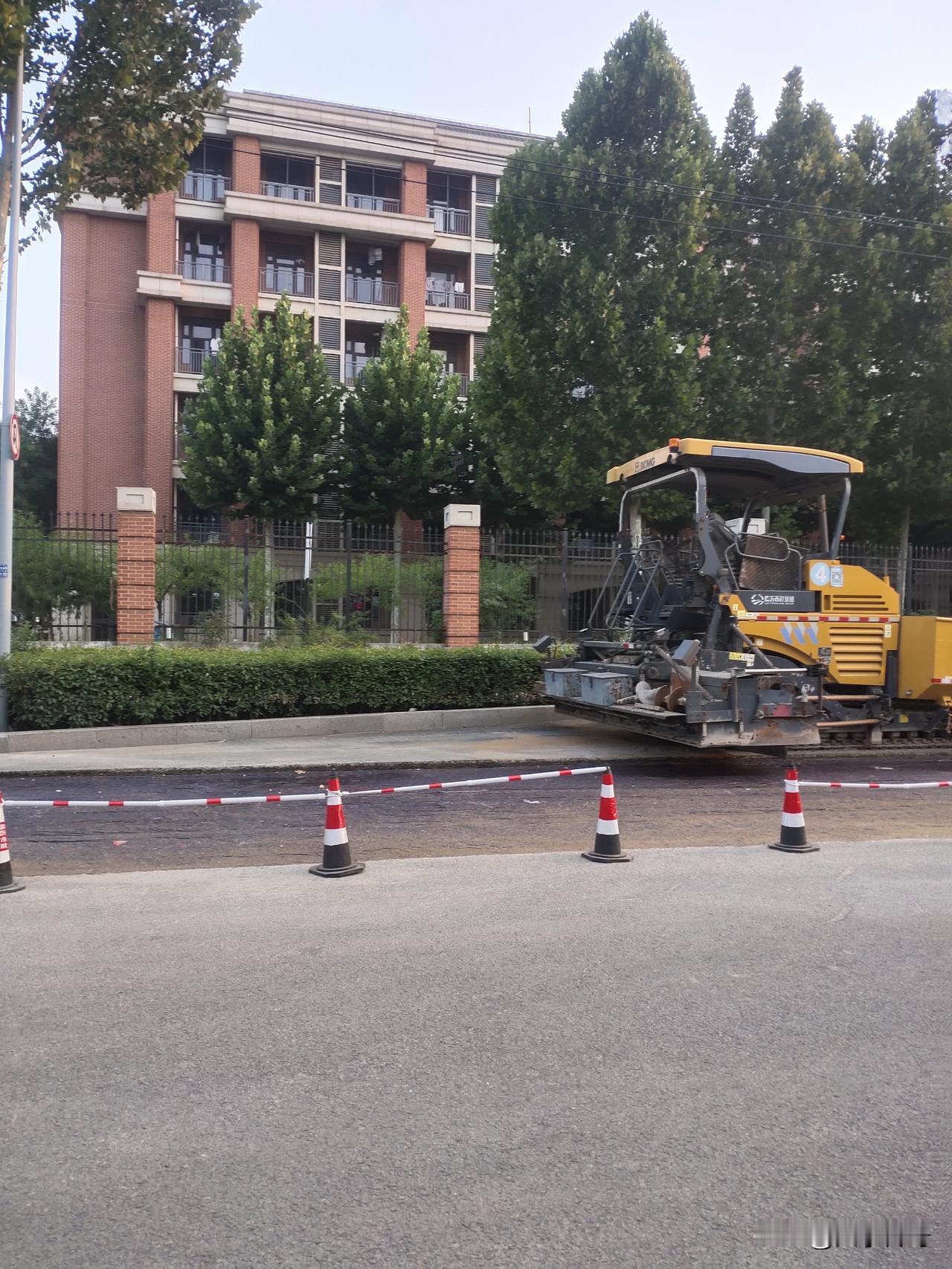 未来10年，中考不会取消，那么多余的高中学校怎么处理?预测这样处理：
 1、转成