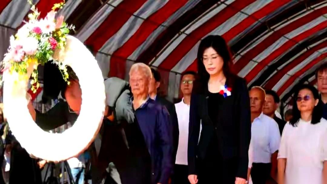 你知道吗，在那座岛上，最盼着回家的人，反而是声音最小，甚至不敢大声说话的。
这事