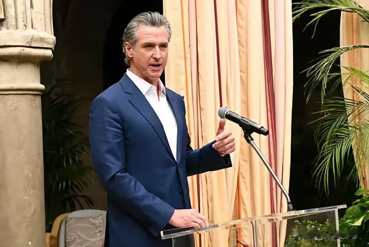 2月17号，加州州长纽森在社交媒体上发了一条消息，说要搞一件大事。

这件事看着