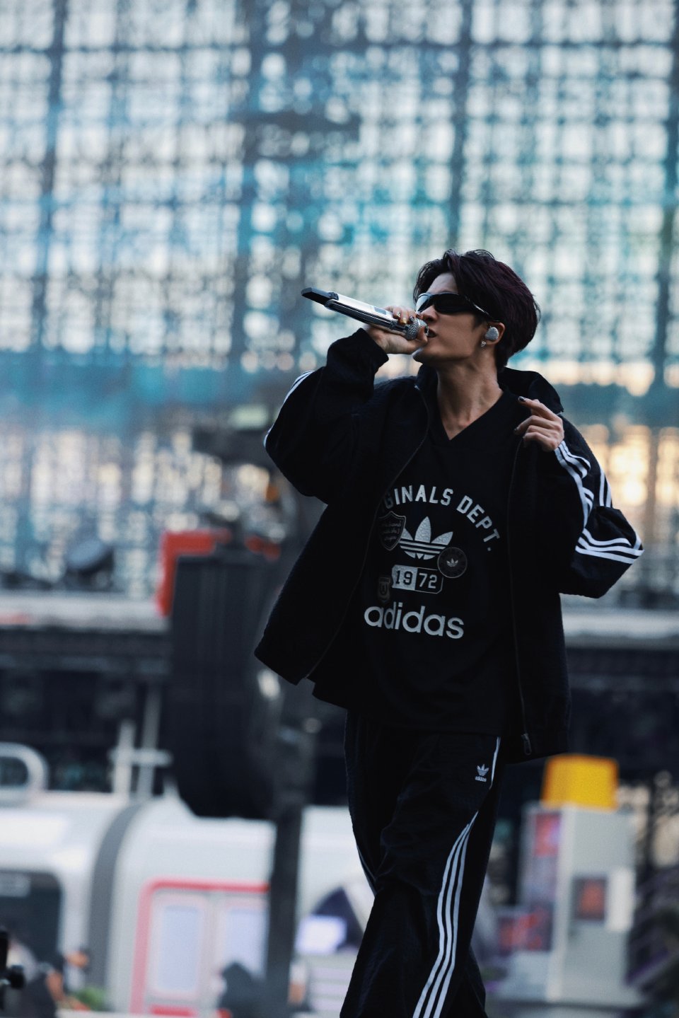 檀健次湖南卫视跨年彩排照 巨星登场 酷到没边了檀健次的舞台就是品质保障  期待大