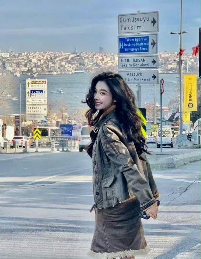 有人吐槽易梦玲把纽约拍成小县城后 她努力把土耳其拍洋气了[笑cry] ​​​