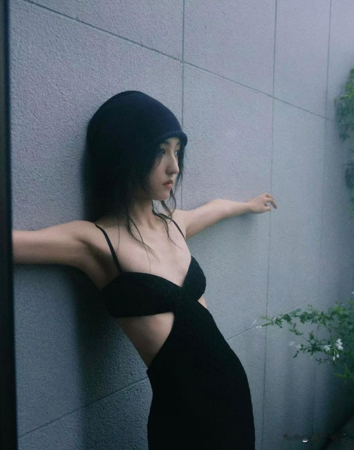 真的会有男人喜欢这样的身材吗？
张子枫和张冬雨两个人太像了。
都小小只，像是没有