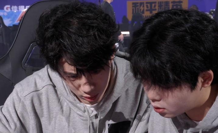 #北斋带鹭卓吃鸡#北斋带鹭卓成功吃鸡，这是一场实力与智慧的较量。他们在游戏中冷静