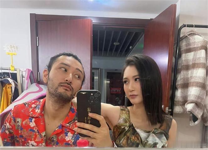 #吴哲晗 恋爱#我老了，我真的不认识他们。 ​​​